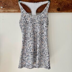 lululemon athletica—Razorback Tank, Gray/Cream/White Abstract (Size 4/6)